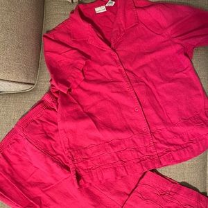 ❤️‍🔥NEW Listing❤️‍🔥 Women’s Matching Capri Set